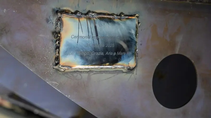 The ceremonial keel plate welded into the hull at the 21 October 2025 keel-laying: 'Cerimonia Impostazione Chiglia... Luce, Tempo, Grazia, Aria e Mare.'
