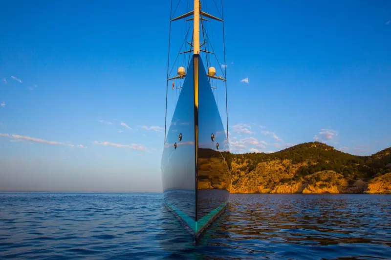 Looking straight down the aft mast to the cockpit and swim platform far below.