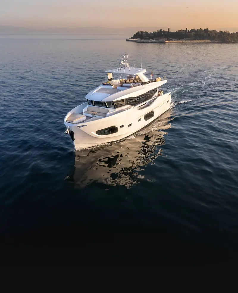 The 22XP running past an island in the Sea of Marmara at dusk, the shorter sister to the 27XP in Numarine's explorer range.