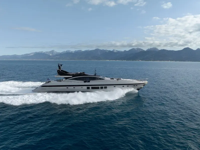 Running along the French Riviera coastline, the dark hull window band and reverse-raked bow that mark the current Mangusta styling language.