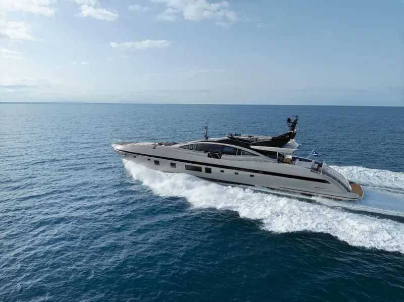 Full profile under way, wake breaking clean off the transom - the black boot-stripe and hull graphics carried through the current model range.