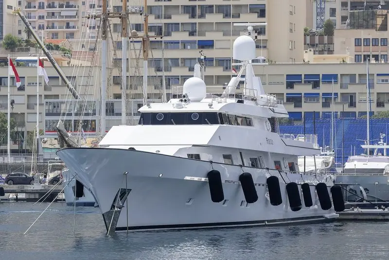 Bow out at her berth, DOJO carries a row of black fenders along her topsides.