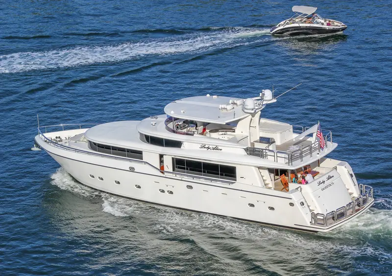 Lady Alice, a 31.4 metre Bill Dixon-designed motor yacht built by Johnson Yachts in Taiwan, underway with guests aboard.