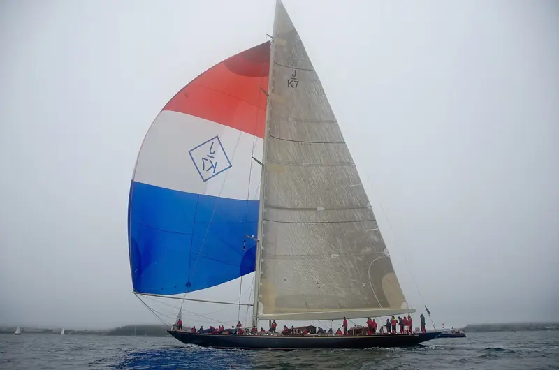 Velsheda runs under spinnaker with the class number K7 on her mainsail.