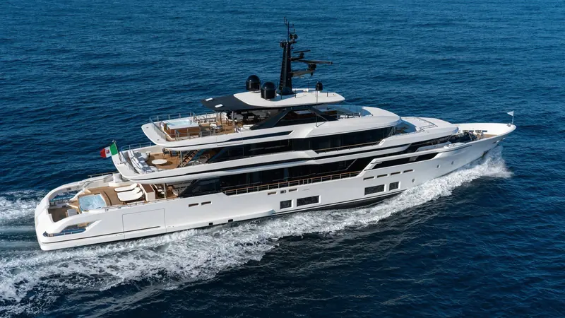 The Custom Line Navetta 50 running, seen from above: the first all-aluminium Custom Line, exterior by Salvetti, interior by ACPV Architects.