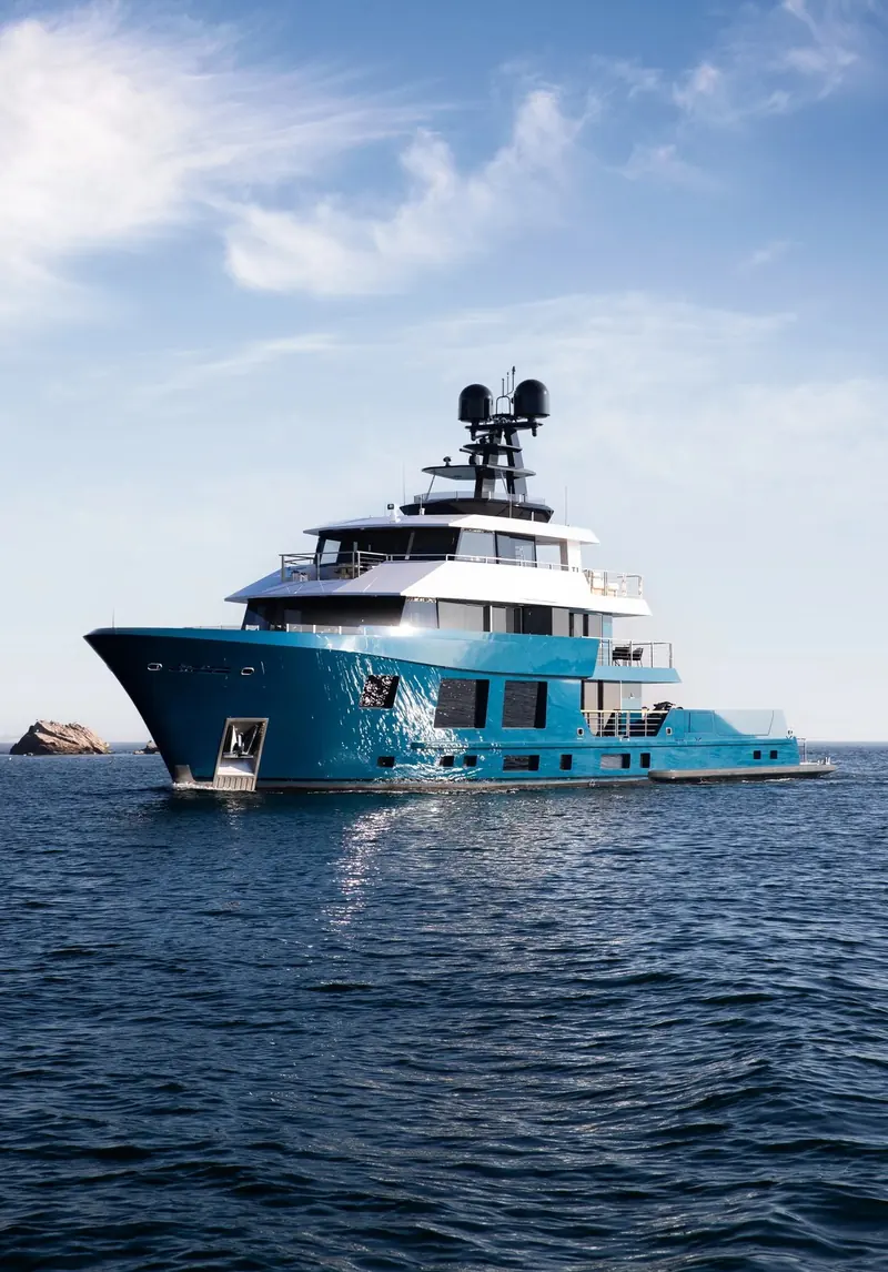 King Benji's bow, photographed by Jeff Brown. Marshall has described the design as starting from "a five-minute doodle on the day we met" Golder.