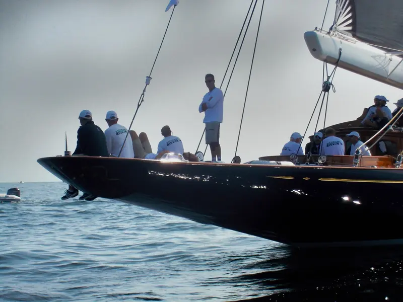 Topaz (J8), the Hoek Design J-Class based on an original Frank Paine 1930s lines plan, with her crew forward of the mast; her hull was built at Bloemsma Aluminiumbouw and she was finished and launched by Holland Jachtbouw in 2015.