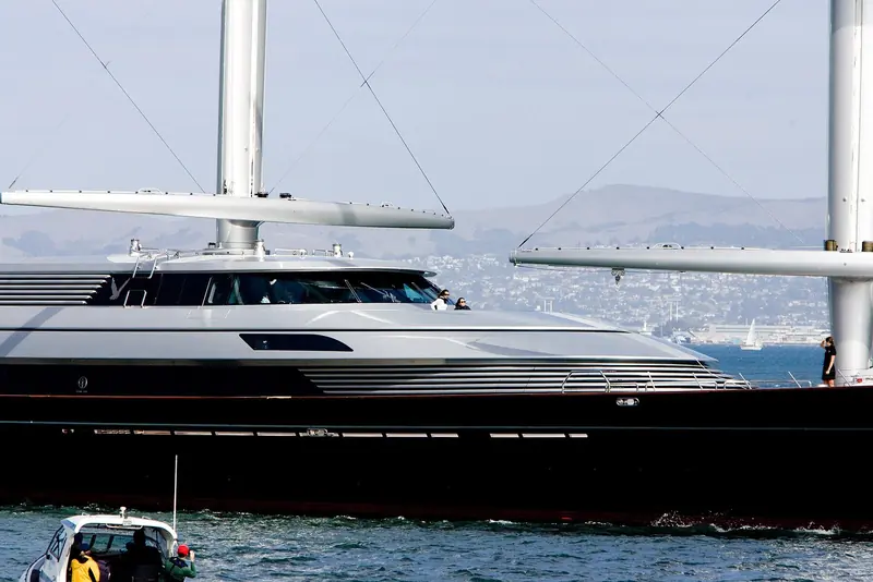 Maltese Falcon under power, the self-standing carbon DynaRig masts and low black hull that Ken Freivokh's studio dressed the interior of, clearly visible broadside.