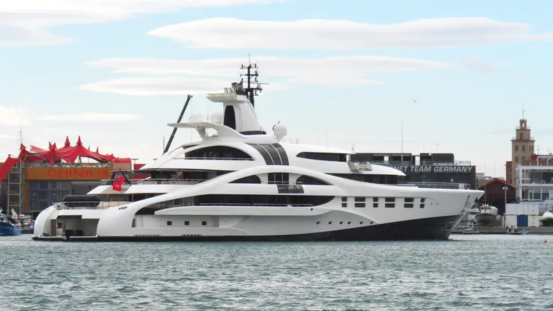 Palladium underway in the port of Valencia, 2010, showing the layered superstructure and sculpted hull graphics that won the design four Golden Neptunes at the 2011 ShowBoats Design Awards.