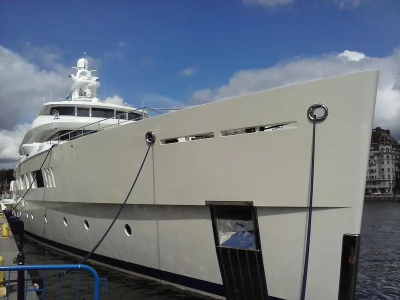 The bow of Grace E at Nybrokajen in Stockholm, topsides carried high and flat forward and the sheer running almost dead straight aft.