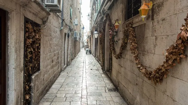 A narrow lane inside the Dubrovnik walls.