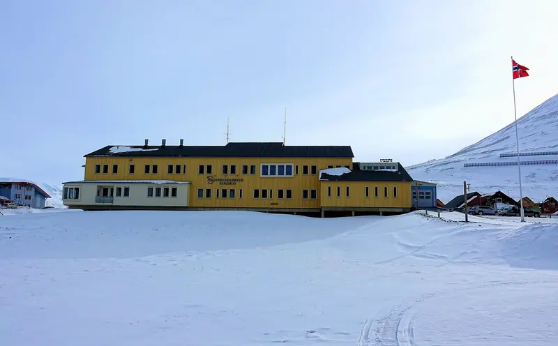 A painted building at a northern settlement, where a research station has a quay but nothing a visiting yacht can use.