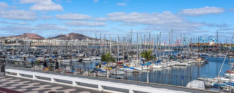 A Canarian marina under volcanic hills, in an archipelago where the berthing is concentrated on Lanzarote and at Las Palmas.