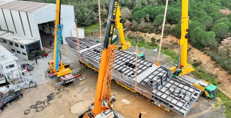 A second view of the hull-turn sequence at the Turkish yard.