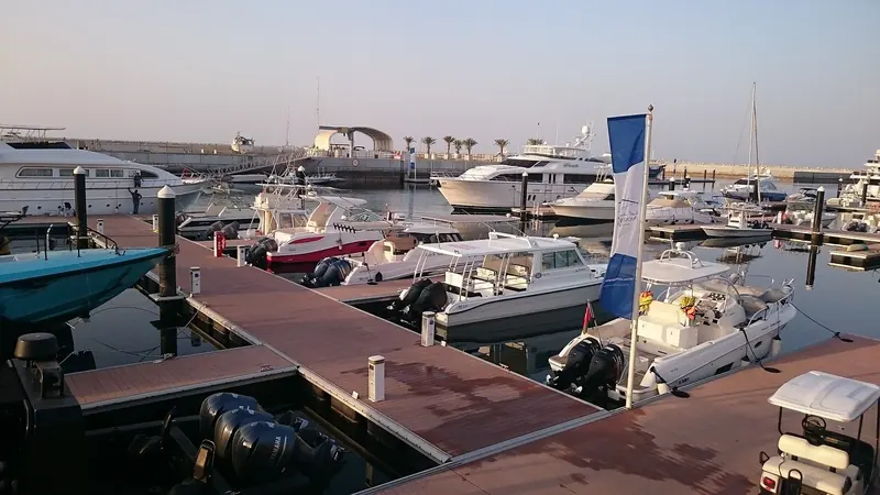 Looking down the pontoons at Al Mouj. Almost nothing alongside is over 20 m.