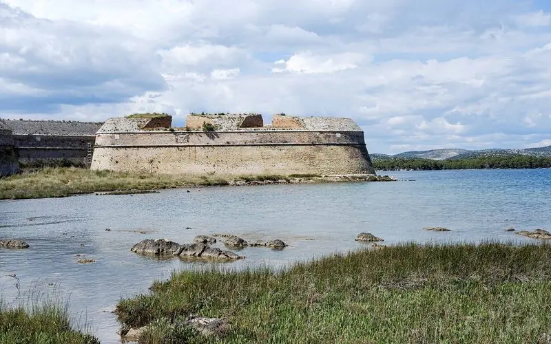 Guarding the seaward end of that channel is St Nicholas Fortress, the last landmark before the run up to the berths.