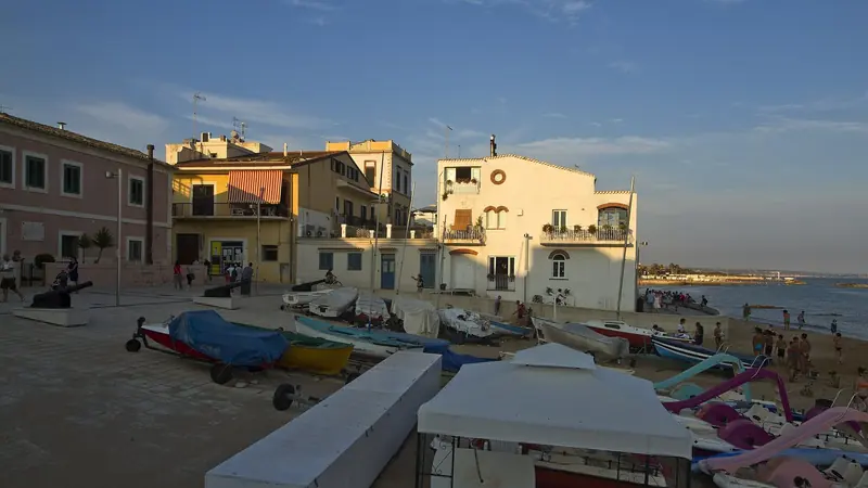 The seafront promenade at Marina di Ragusa, a short walk from the harbour, with dinghies drawn up on the beach.