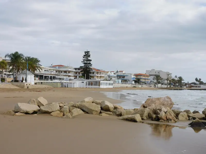 The town beach in winter, when the wintering fleet is in and most of the seafront restaurants have already closed for the season.