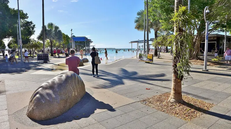 The Esplanade beside the marina. The tidal flats here are the first sign that Trinity Inlet is a tidal channel, not deep water.