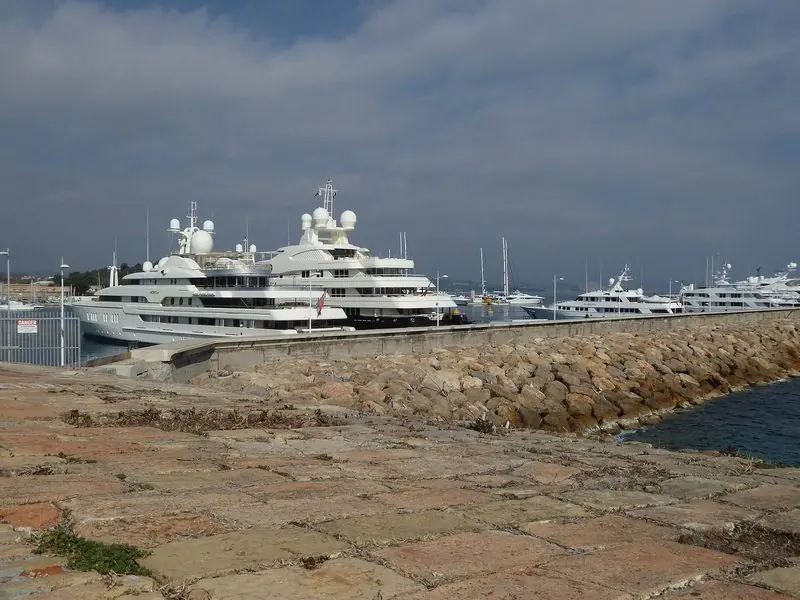 A superyacht on the Quai des Milliardaires, the deep-water berths that made Antibes a large-yacht port.