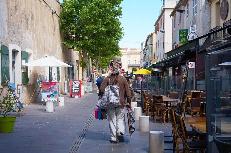 Boulevard d'Aguillon in the old town, the crew and restaurant quarter a short walk from the quay.