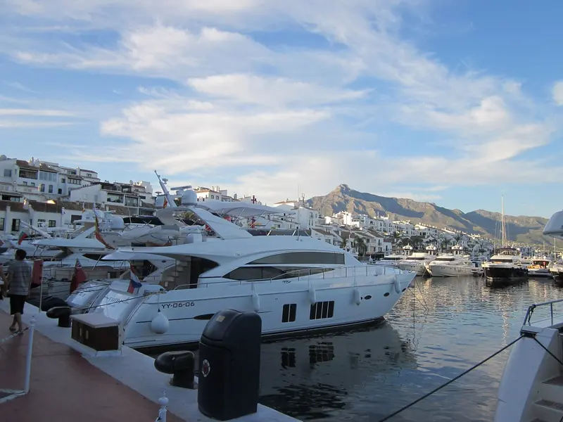 Larger motor yachts on the outer quay, the limit of what the port can take.