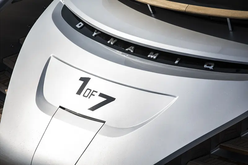 The '1 OF 7' identity mark sculpted into the hull side beneath the DYNAMIQ nameplate - the closest thing this limited series has to a hull number, and JAABER, delivered in 2017/2018, was the first of the seven built.