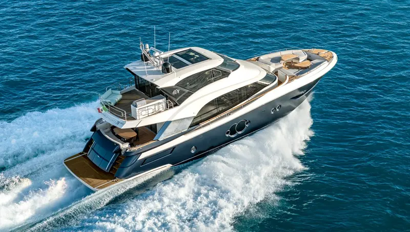 Broadside, showing the raised enclosed flybridge that gives the Skylounge a genuine second, all-weather saloon over the standard open-bridge 76.