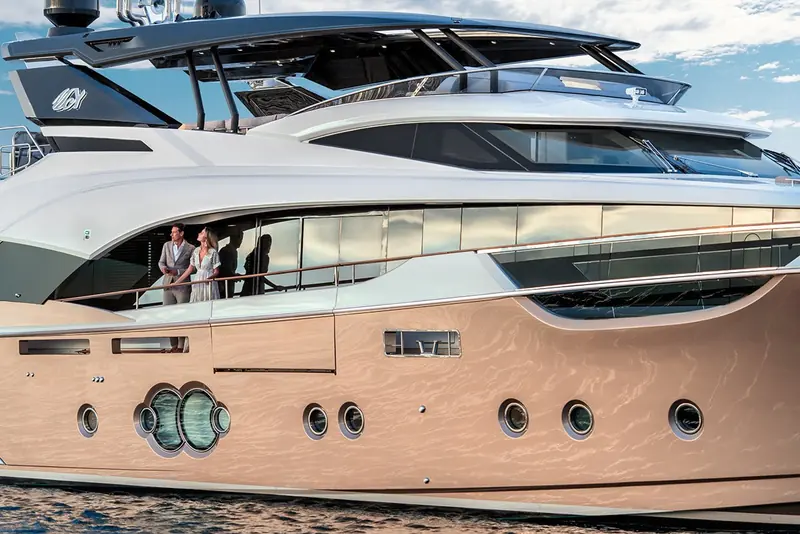A close view of Mia's hull, portholes and raised pilothouse, showing the transparent bulwark forward of the VIP cabins.