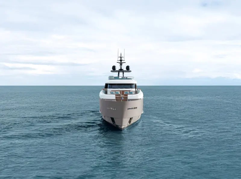 Head-on underway, the raked bow and dark-tinted wheelhouse glazing show the family resemblance to the smaller SD models above a noticeably taller freeboard.