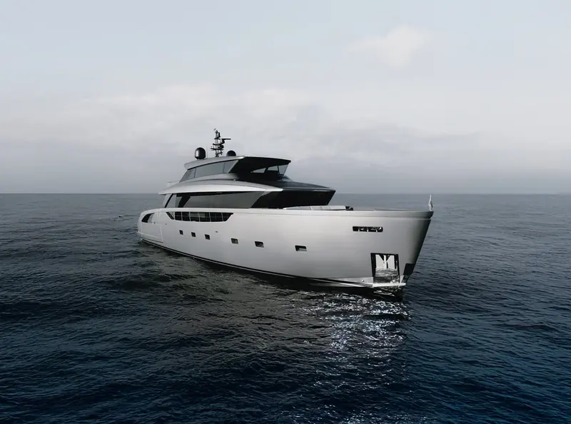 The SX100 underway, showing the model's raised pilothouse and full-beam glazing.