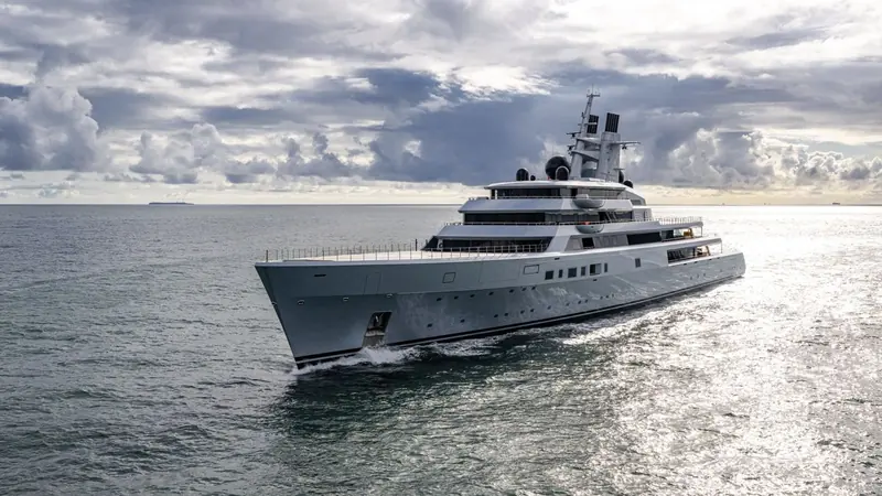 Dragonfly was built as Project Alibaba for Novatek's Leonid Mikhelson. After sanctions blocked him from taking delivery, Lurssen delivered the finished hull to Sergey Brin instead, in December 2024.