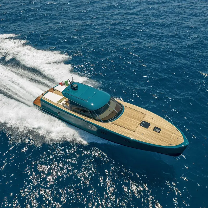 An MD51 Power seen from above at speed, wake fanned out behind her - the same 51-foot motoryacht series destroyed in the Erbusco fire.