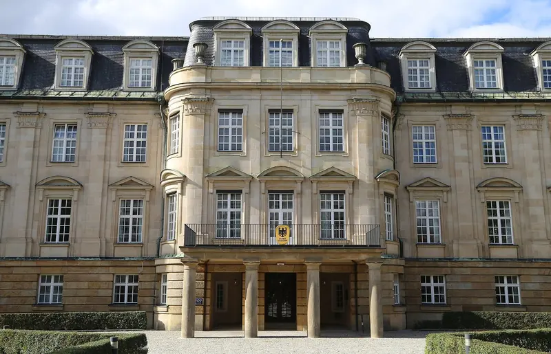 The entrance portico of the Bundesfinanzhof, where the eighth and first senates hear the tax cases that set precedent for company-owned assets nationwide
