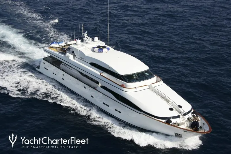 The 35.56-metre Horizon at speed. At this length she clears France's 24-metre anchoring threshold for protected Posidonia meadows by more than 11 metres.