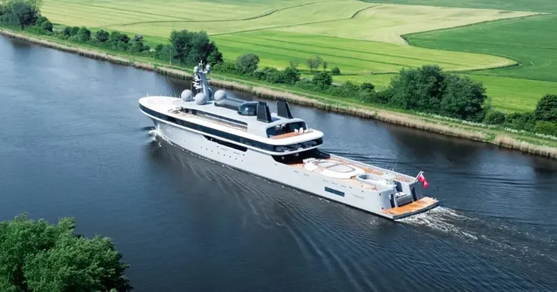 Under way on the river below Rendsburg, farmland on both banks. The Ice Class 1D hull built for this stretch of water is also rated for polar operation.