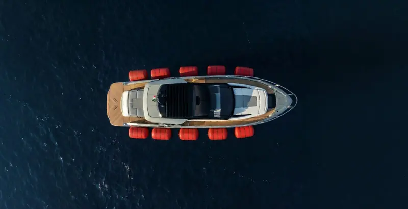 Seen from directly overhead, the inflated airbags run almost the full length of the demonstration hull's topsides.