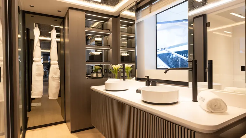 An en suite bathroom on the guest deck, one of the six built into the 499 GT hull.