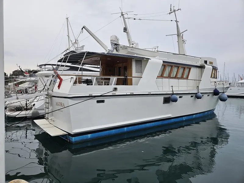 A yacht alongside in Antibes harbour, home port to brokers who handle exactly this kind of central agency listing and relisting.