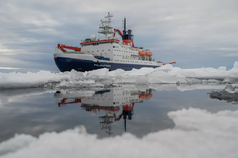 The German research icebreaker Polarstern, fitted with Intellian antennas for a case study on Eutelsat OneWeb polar connectivity, pushes through pack ice with her dome visible below the mast.