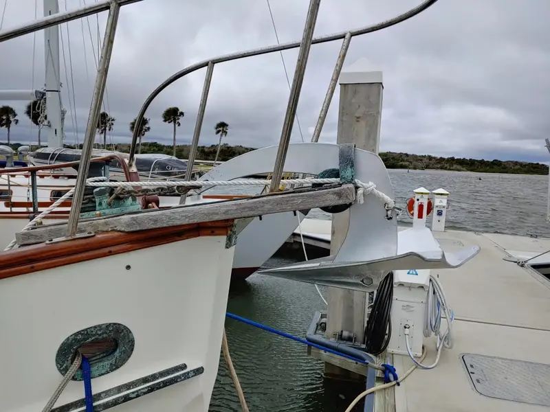The same Mantus M2 anchor seen from the opposite angle at the dock, showing the roll-bar-free profile that lets it sit flush against a bowsprit and pulpit.