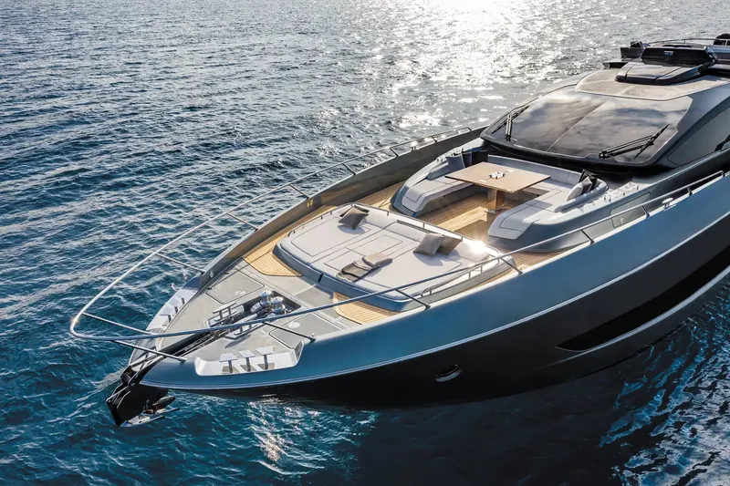 An aerial view of the 88' Folgore underway shows the sports flybridge silhouette Officina Italiana Design drew for the model.
